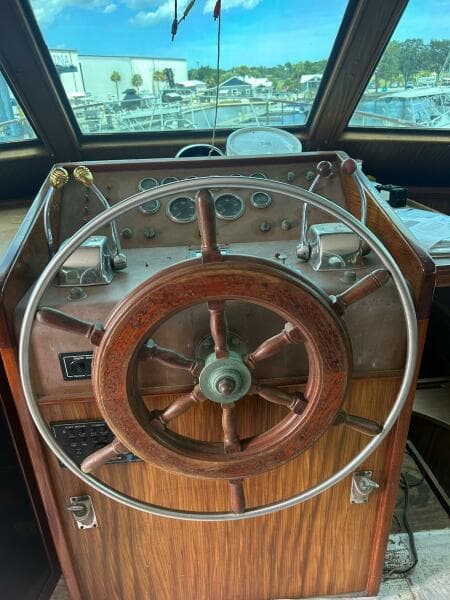 1983 Hatteras 