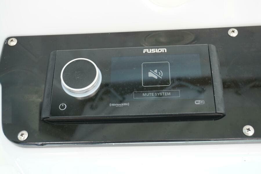 2022 25 Everglades 253cc Electronics (1)