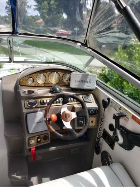 2009 Rinker 280 Express Cruiser