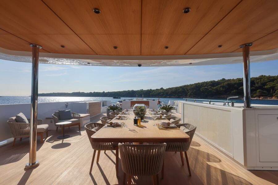 Bridge Deck Aft