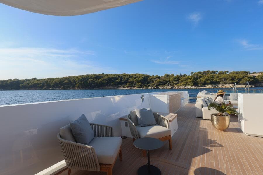 Bridge Deck Aft
