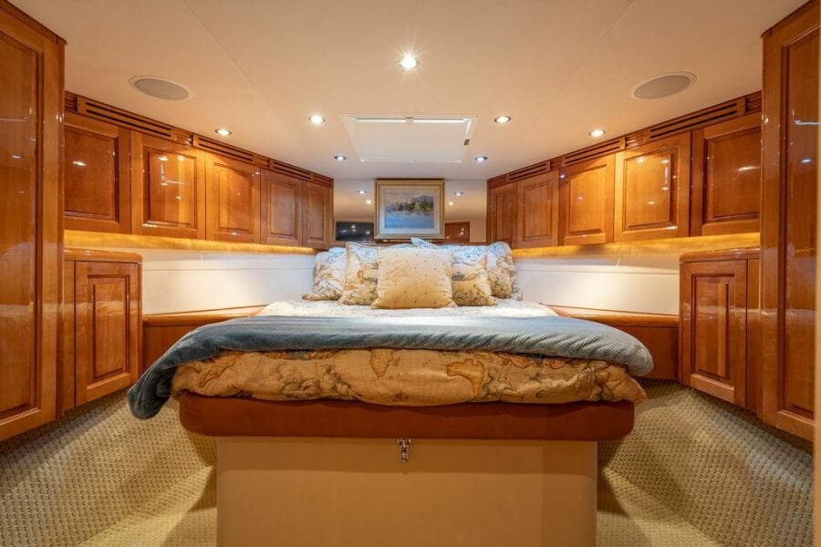 2005 Hatteras Enclosed Bridge