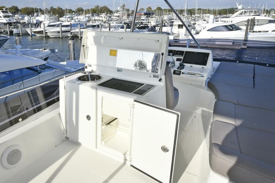 2018 Prestige 560 Fly