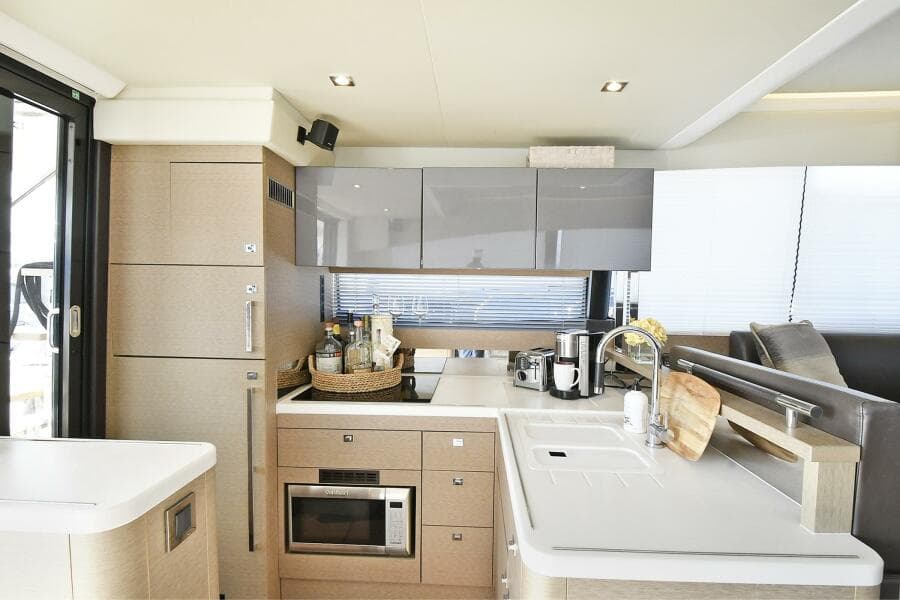2018 Prestige 560 Fly