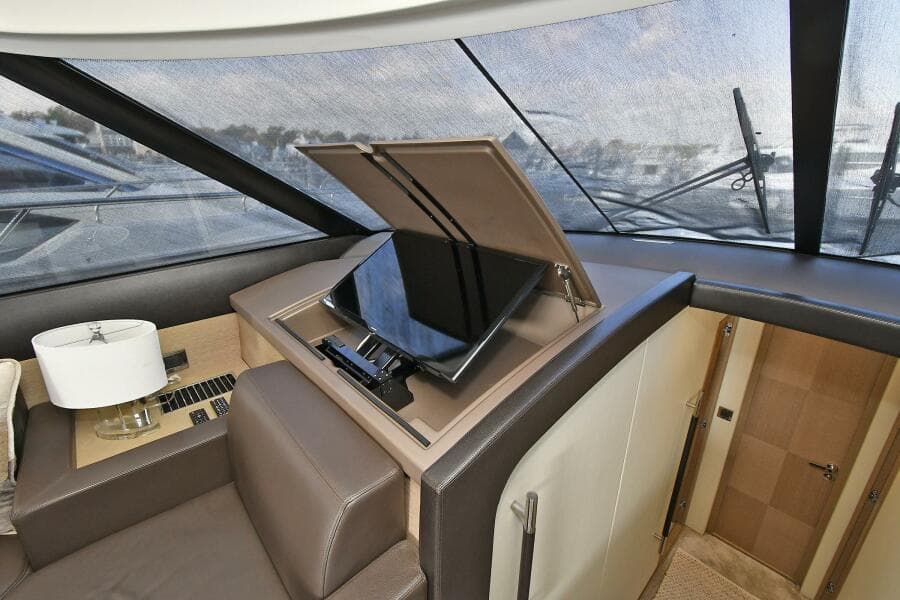 2018 Prestige 560 Fly