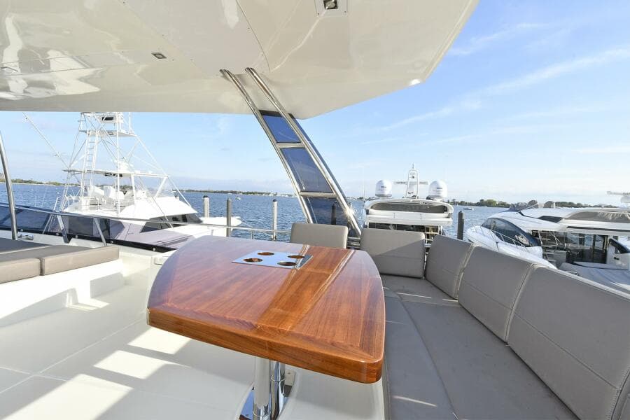 2018 Prestige 560 Fly