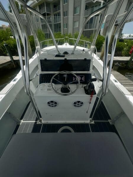 1999 Dusky 256 Center Console