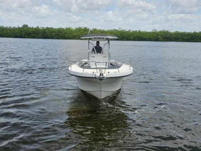 1999 Dusky 256 Center Console