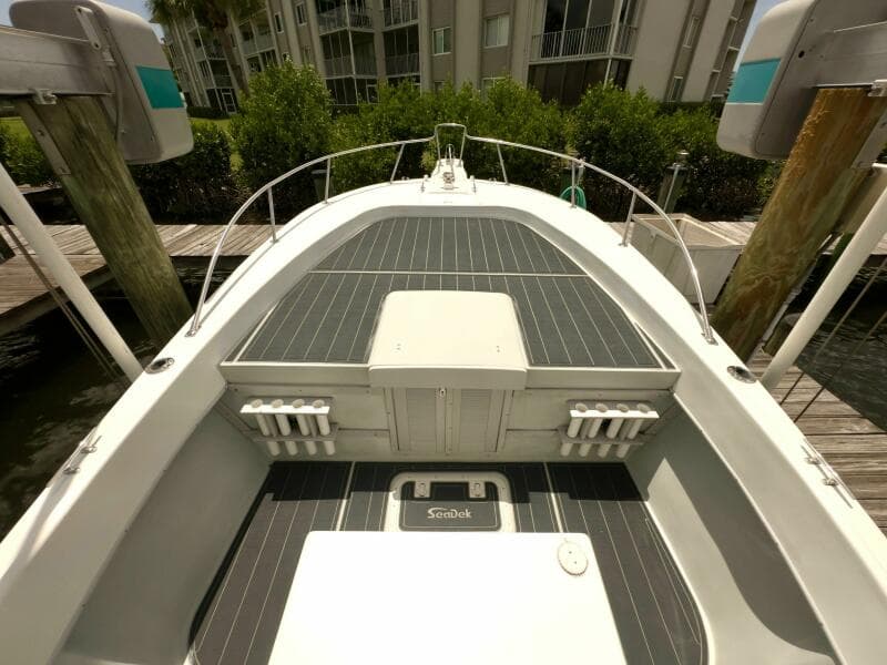 1999 Dusky 256 Center Console