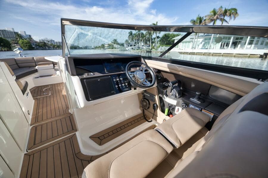 2016 Sea Ray 350 SLX