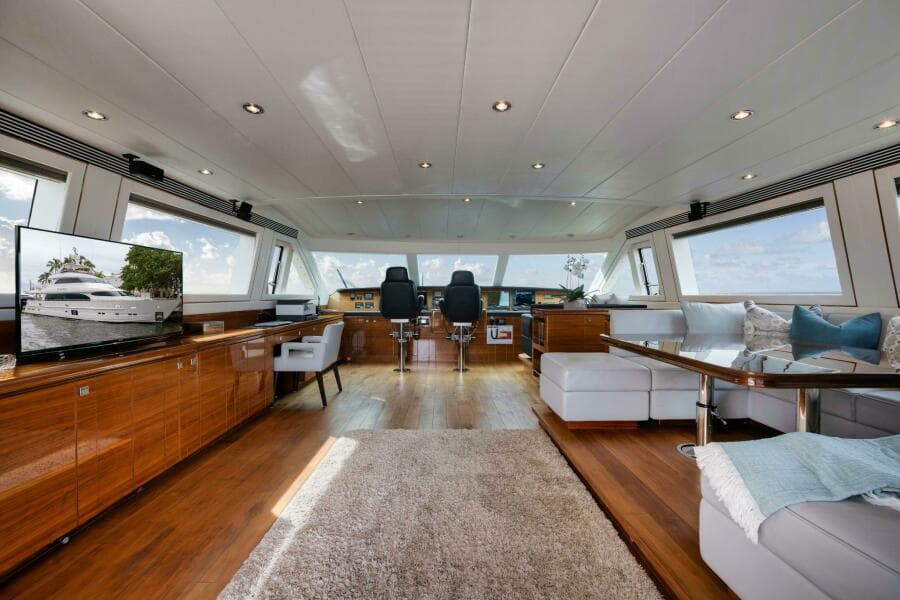 BRIDGE DECK SKYLOUNGE 