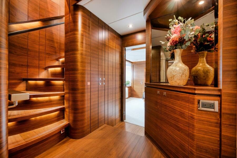 LOWER GUEST FOYER 