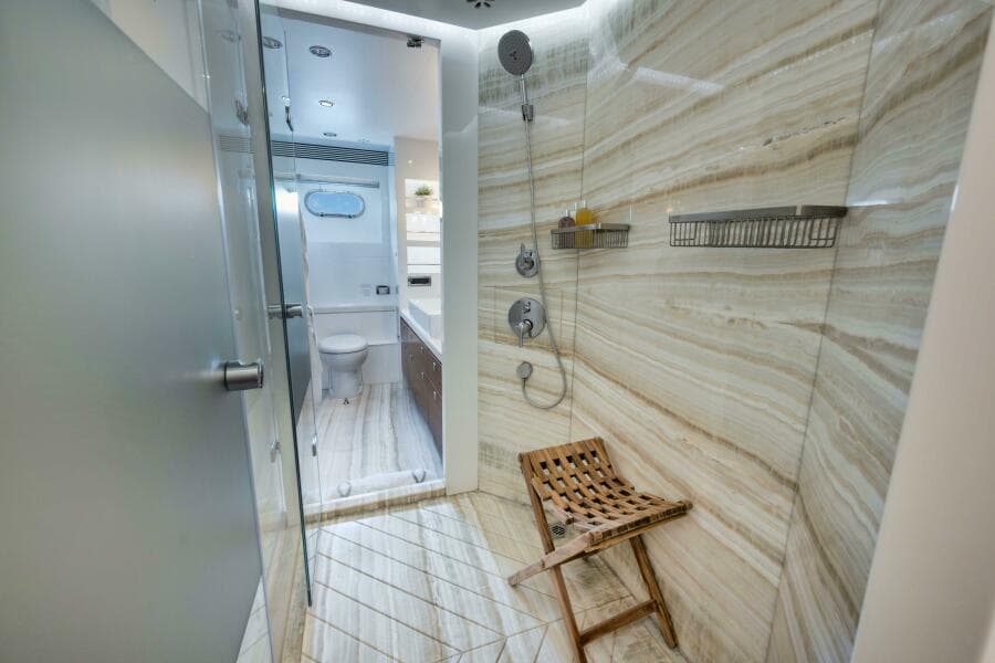 MASTER ENSUITE 