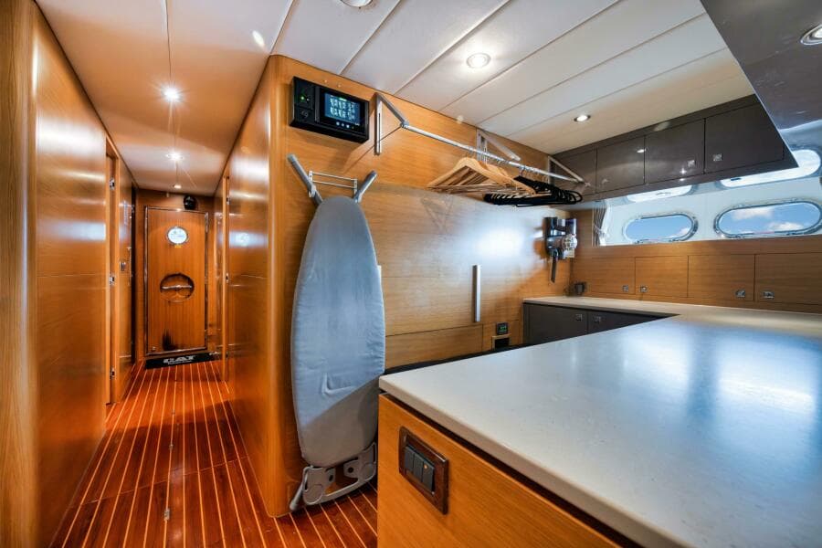 CREW MESS
