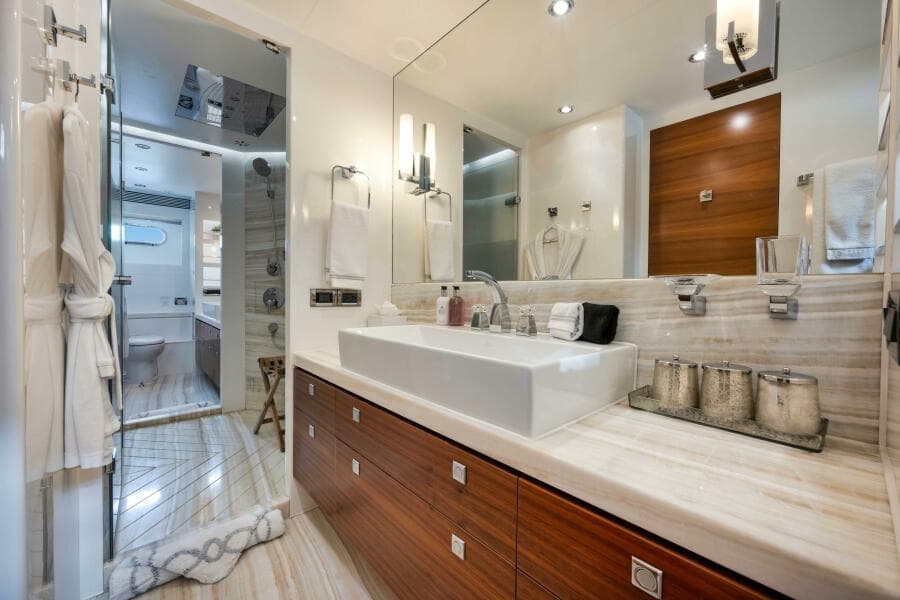 MASTER ENSUITE 