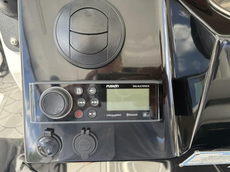 2022 Wellcraft 352 Fisherman