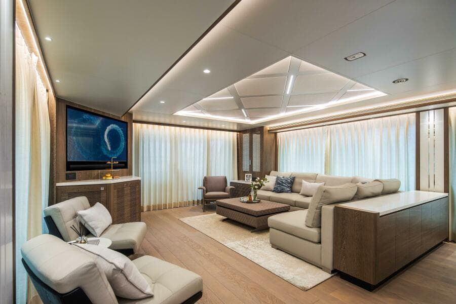 The New Horizon FD90 Split-Use Skylounge Hull 34