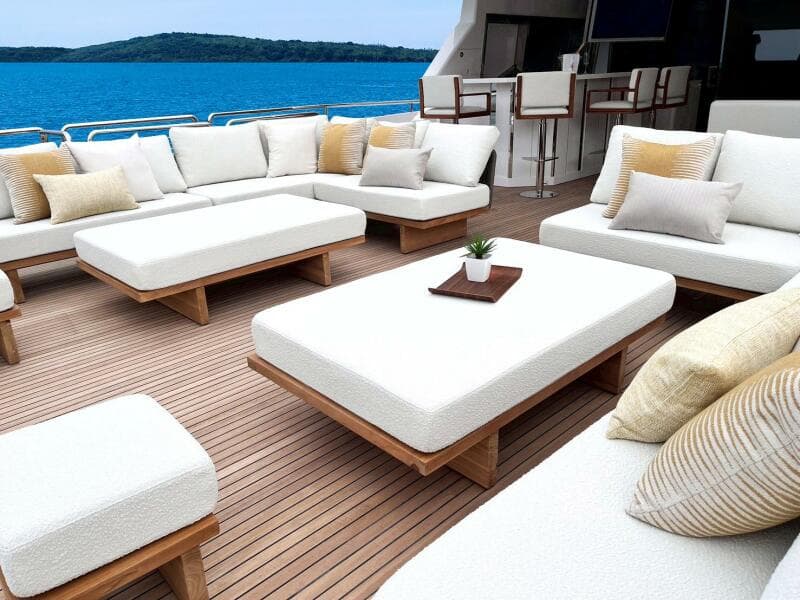 The New Horizon FD90 Split-Use Skylounge Hull 34