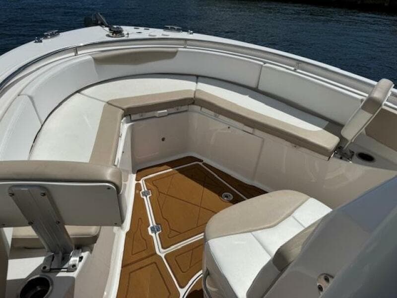 2021 Robalo R242 Center Console