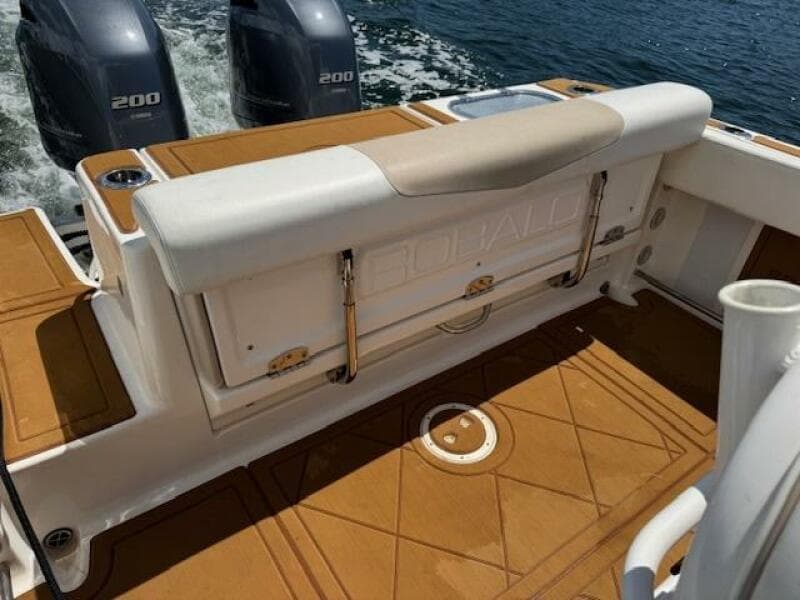 2021 Robalo R242 Center Console