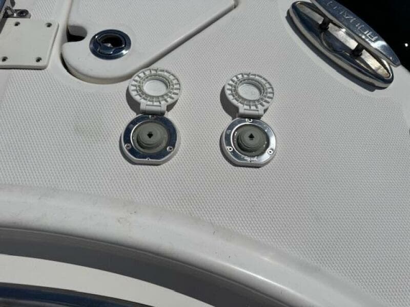 2021 Robalo R242 Center Console