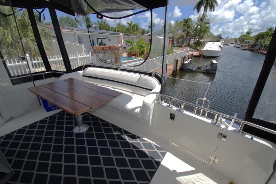 2005 Carver 444 Cockpit Motor Yacht