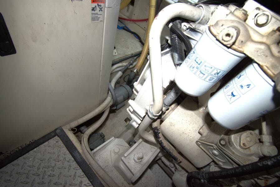 2005 Carver 444 Cockpit Motor Yacht