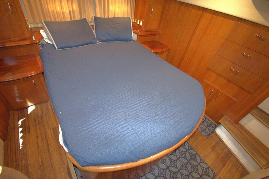 2005 Carver 444 Cockpit Motor Yacht