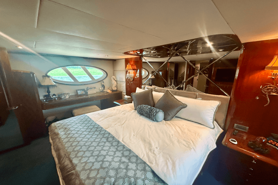 2005  68 FLYBRIDGE