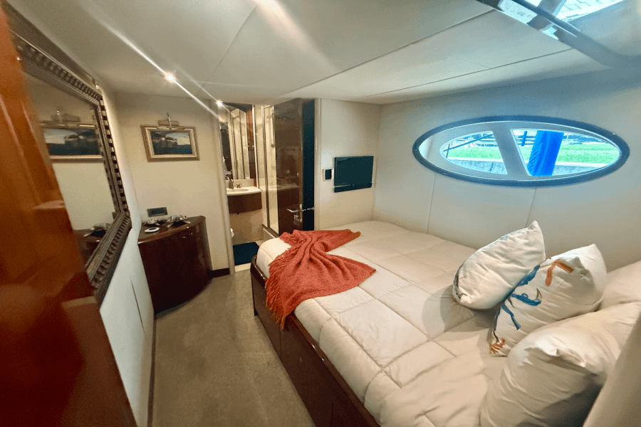 2005  68 FLYBRIDGE