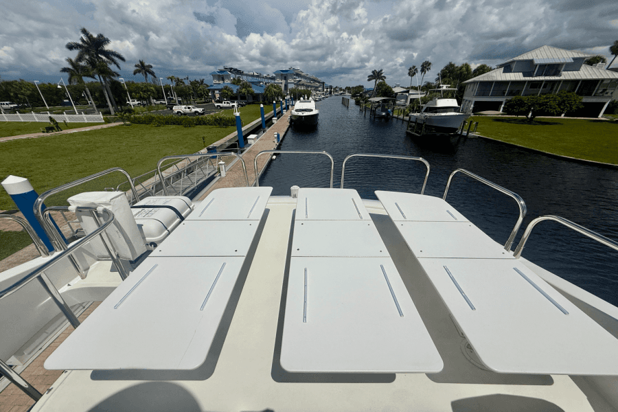 2005  68 FLYBRIDGE