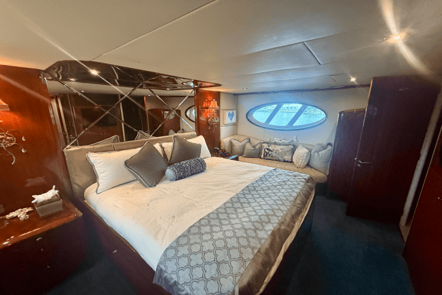 2005  68 FLYBRIDGE