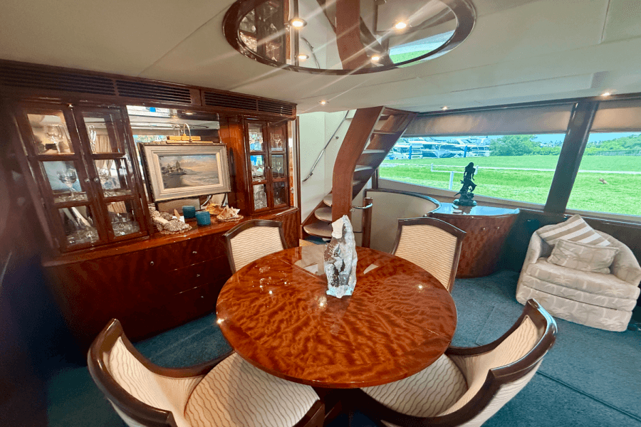 2005  68 FLYBRIDGE