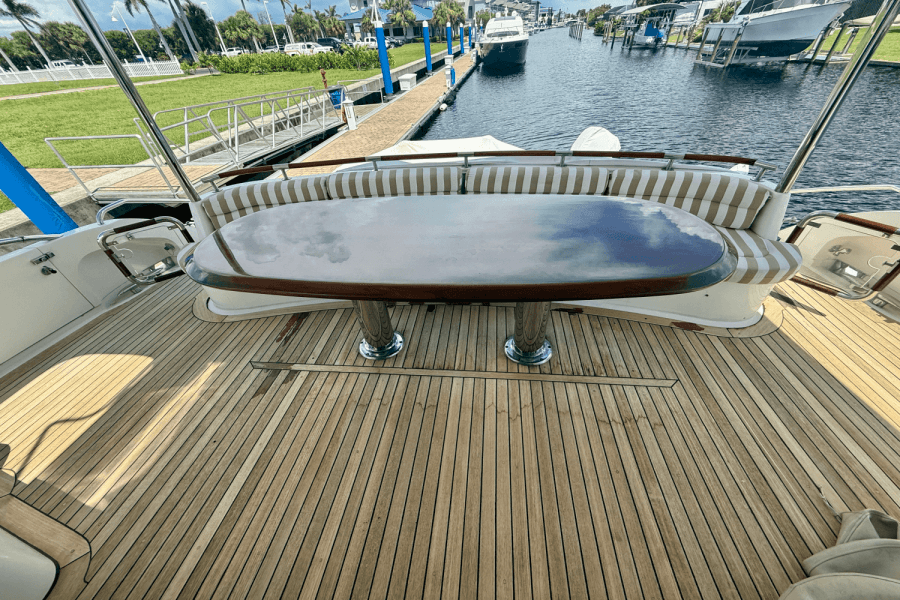 2005  68 FLYBRIDGE