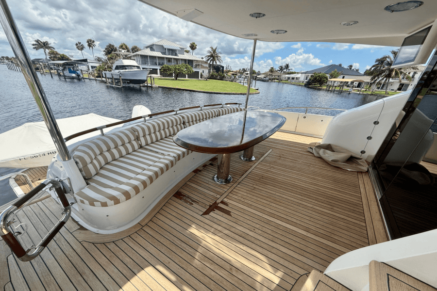 2005  68 FLYBRIDGE