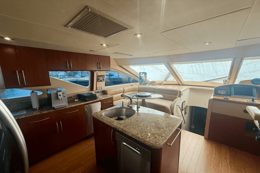 2005  68 FLYBRIDGE