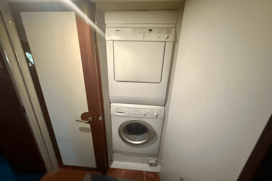 2005  68 FLYBRIDGE