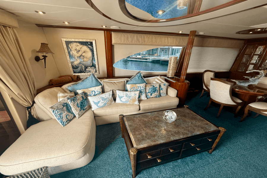 2005  68 FLYBRIDGE