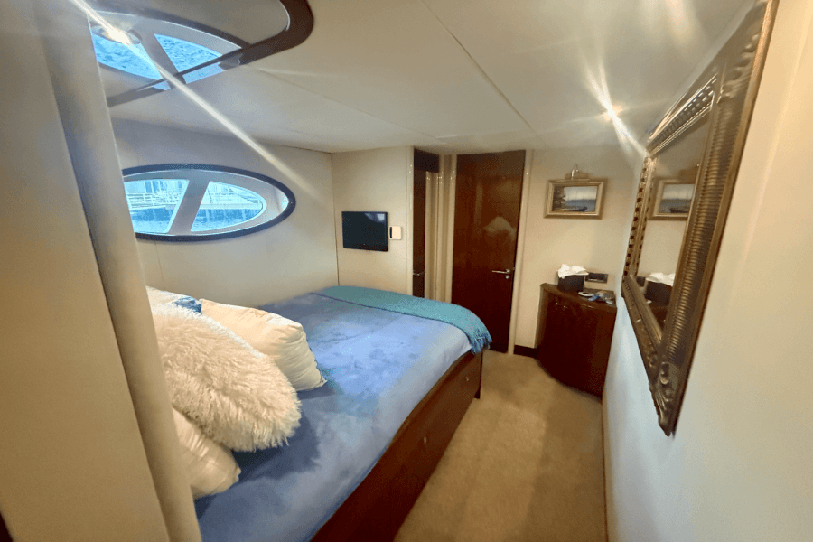 2005  68 FLYBRIDGE