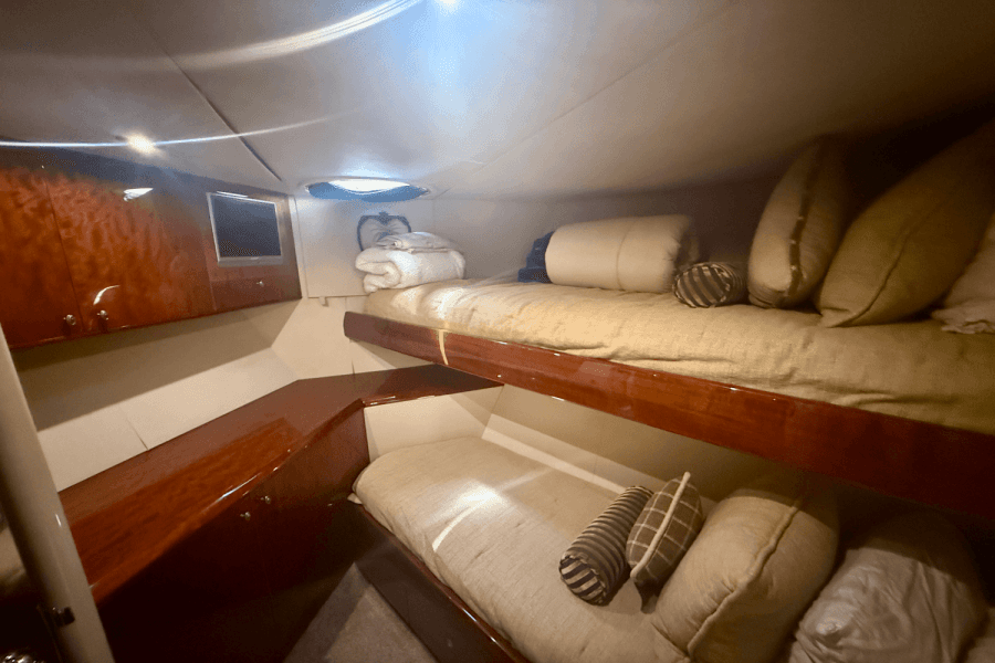 2005  68 FLYBRIDGE