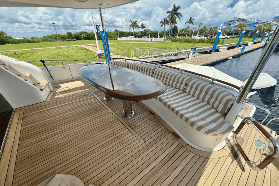 2005  68 FLYBRIDGE