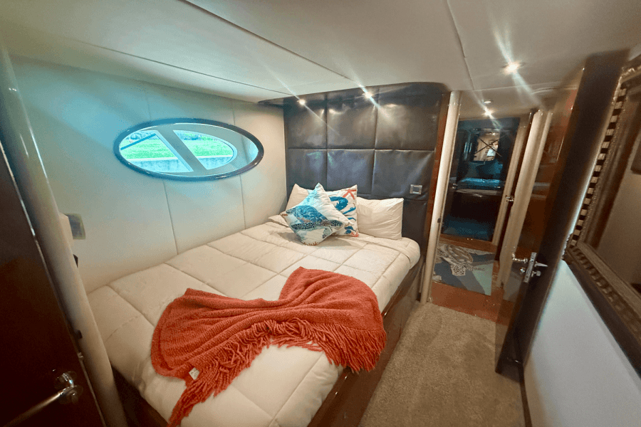 2005  68 FLYBRIDGE