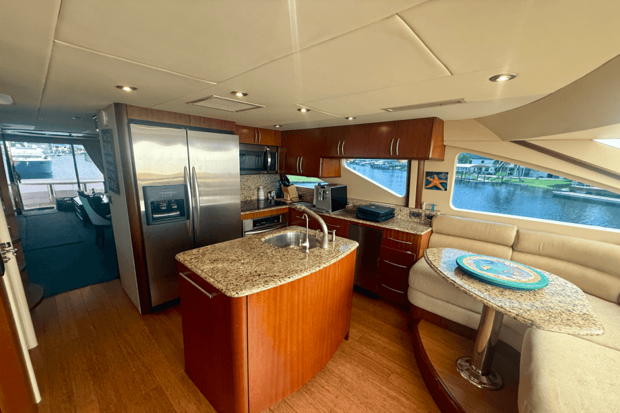 2005  68 FLYBRIDGE