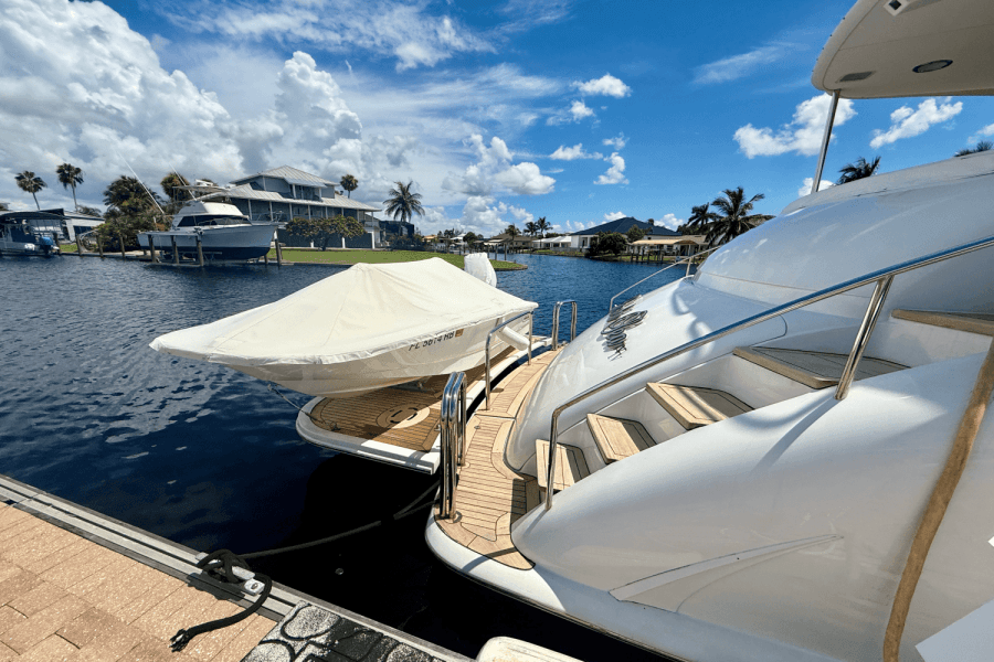 2005  68 FLYBRIDGE