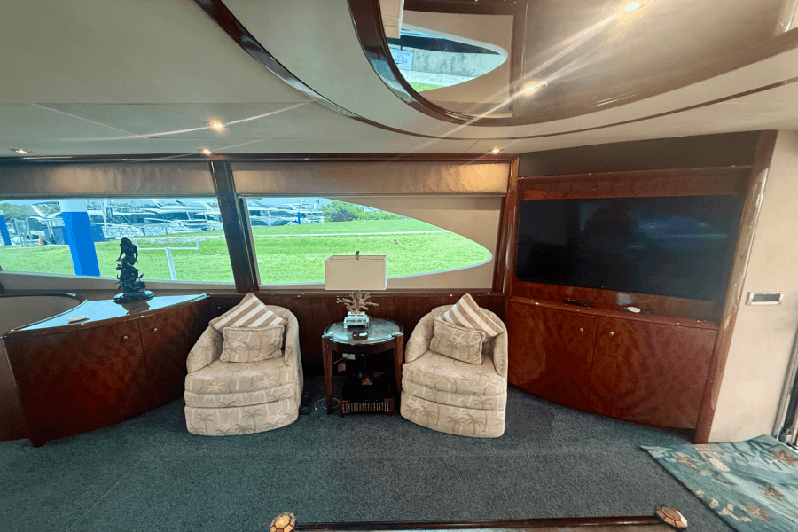 2005  68 FLYBRIDGE