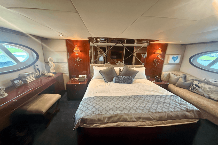 2005  68 FLYBRIDGE