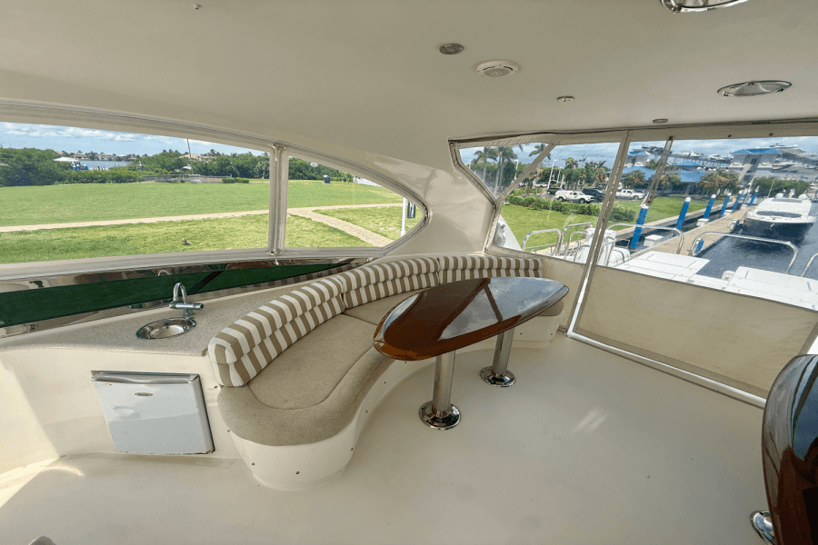 2005  68 FLYBRIDGE