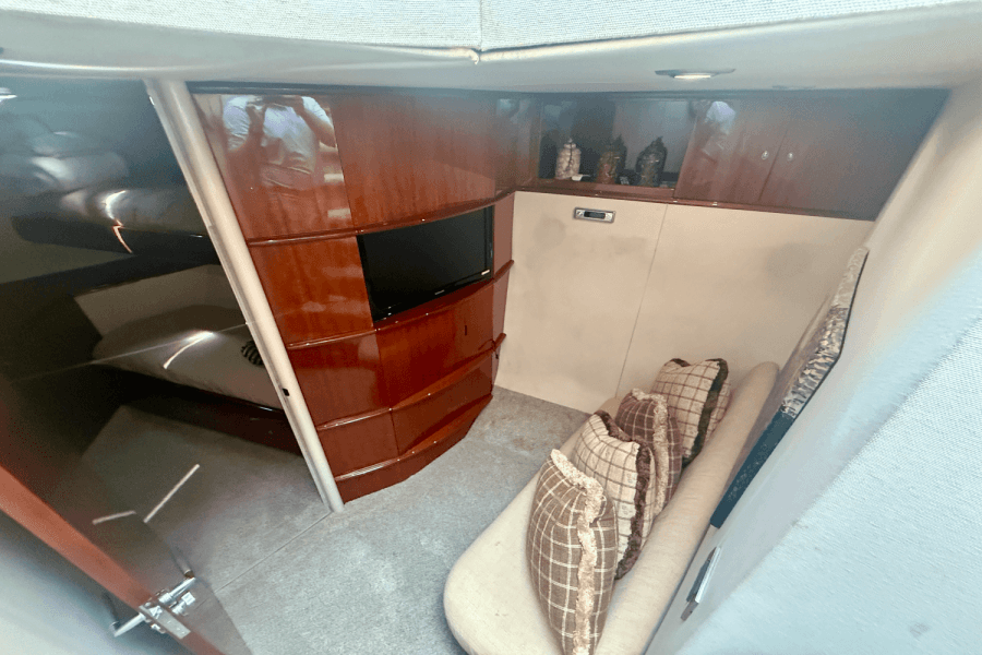 2005  68 FLYBRIDGE