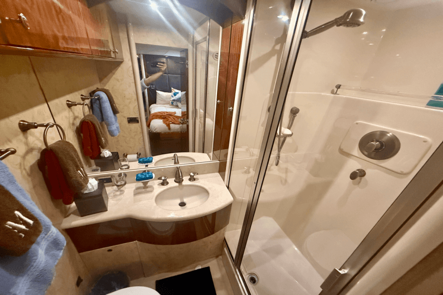 2005  68 FLYBRIDGE