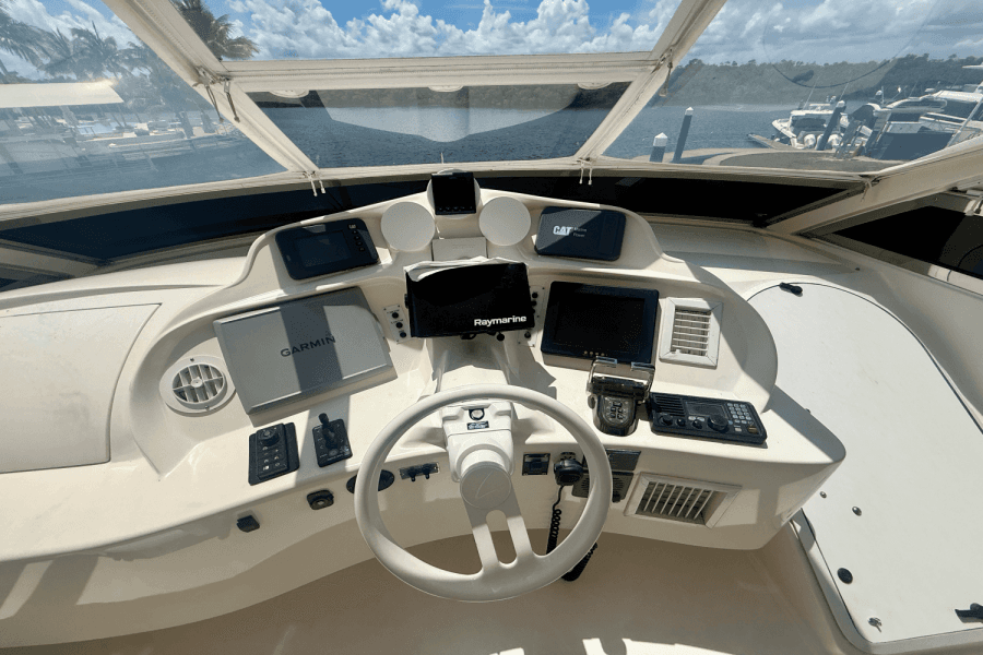 2005  68 FLYBRIDGE